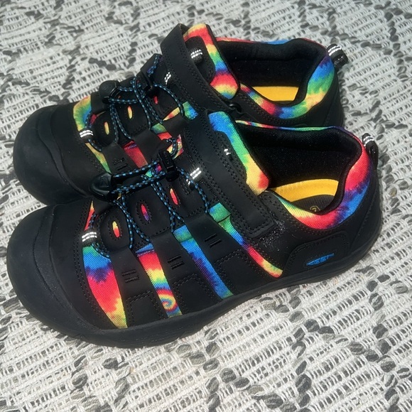 KEEN BIG KIDS' NEWPORT SHOE - BLACK/ORIGINAL TIE DYE - Picture 7 of 12